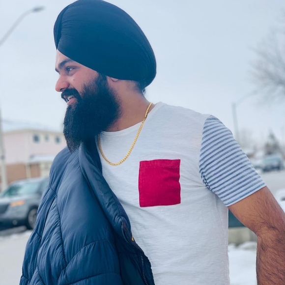 Profile Picture of Meet Singh (@meetsingh767) on Poshmark