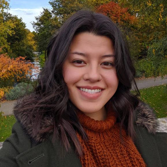 Profile Picture of Cassandra Dias (@cassandradias) on Poshmark