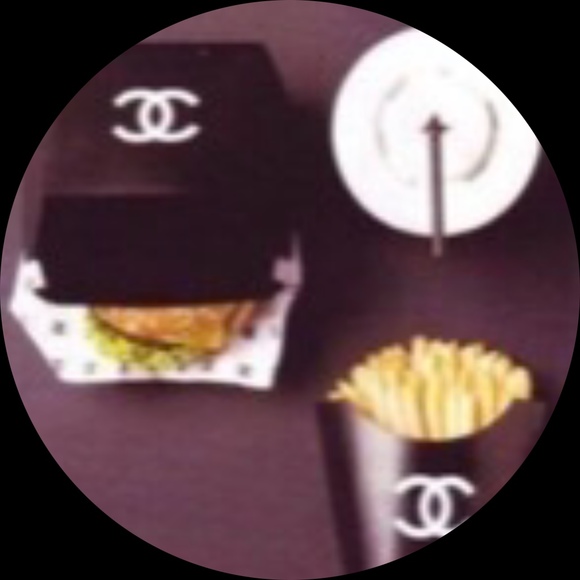 Profile Picture of Chris Kontos (@chrisk000111) on Poshmark