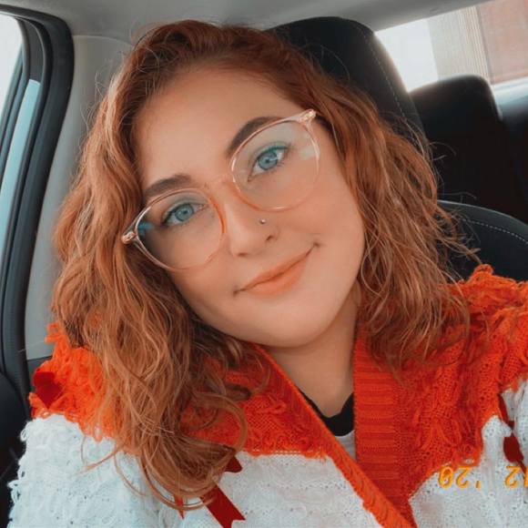 Profile Picture of Abby Standish (@abbystandish) on Poshmark