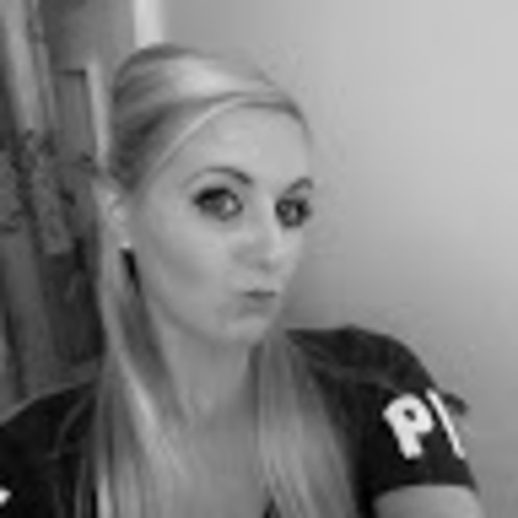 Profile Picture of Julia Cox (@juliecox32329) on Poshmark