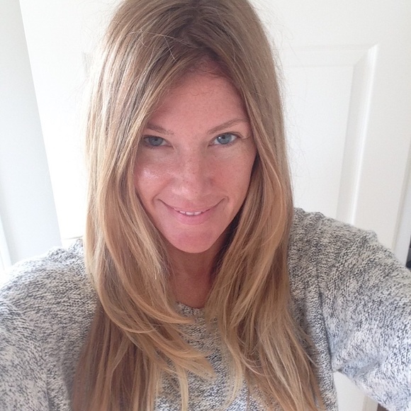 Profile Picture of Jamie Andrews (@jnandrews08) on Poshmark