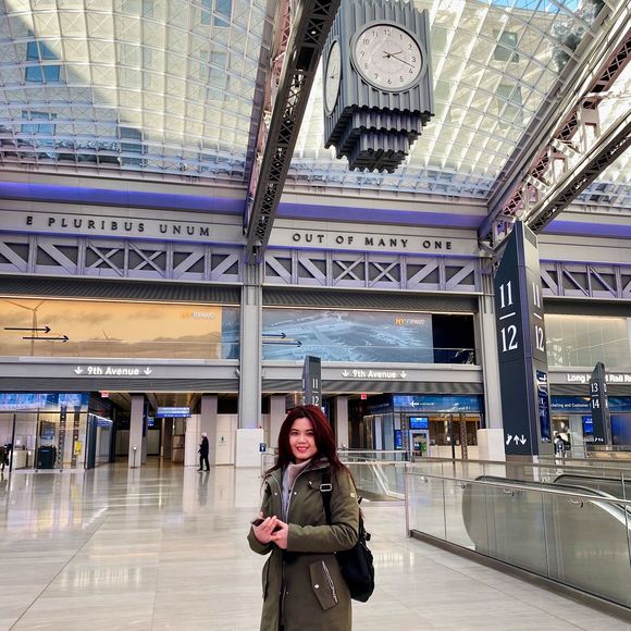 Profile Picture of Alex Katniss (@alexkatniss) on Poshmark