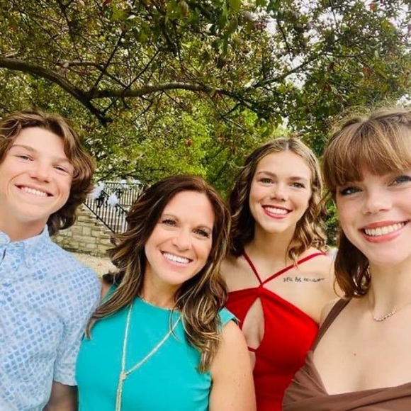 Amanda Eggenberger - Poshmark Profile Picture of Amanda Eggenberger (@a_eggenberger) on Poshmark