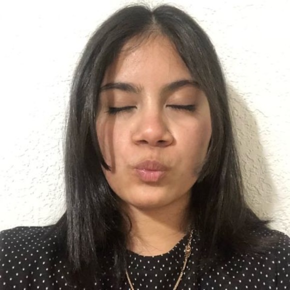 Profile Picture of Kristal Gonzalez (@kristal14gon14) on Poshmark