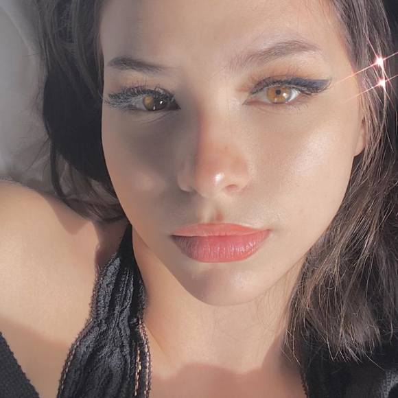 Profile Picture of Emily Sedlacek (@emxvvi) on Poshmark