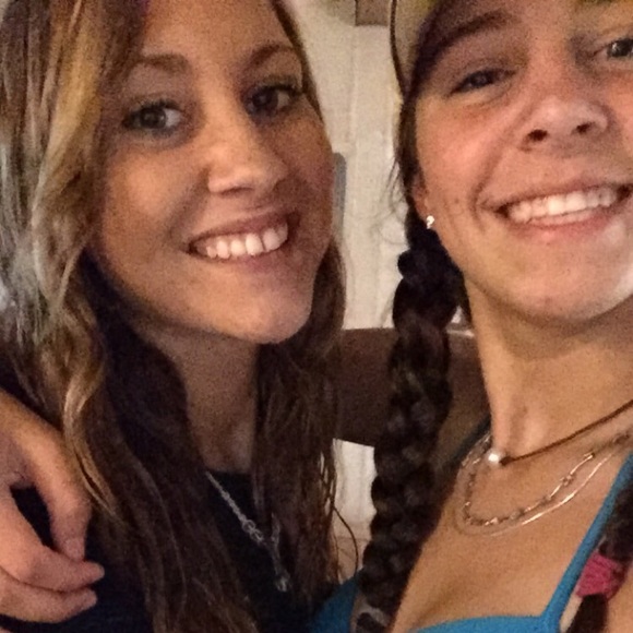 Profile Picture of Nicole Aucoin (@nico_) on Poshmark