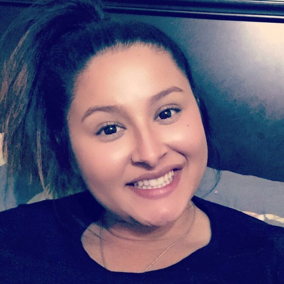 Profile Picture of Kandace Balades (@kandace_balades) on Poshmark