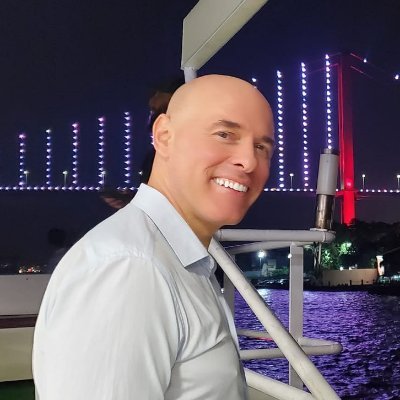 Profile Picture of John Vandermosten (@vanjohn10) on Twitter