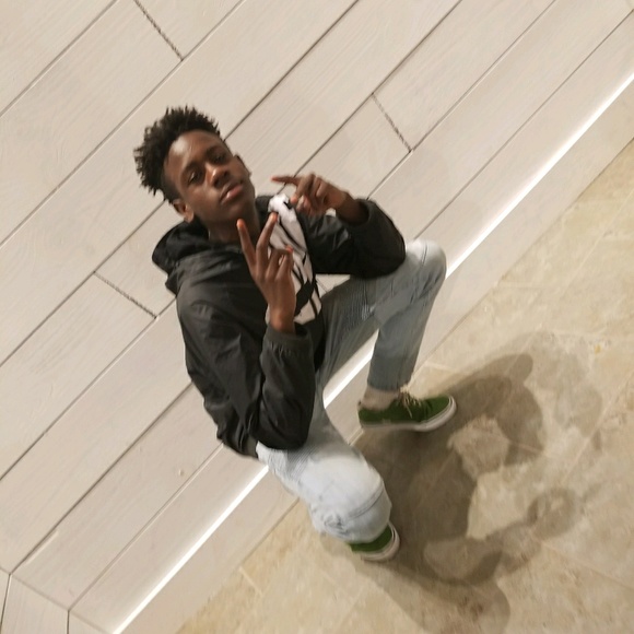 Profile Picture of David Owusu (@dowusu718) on Poshmark