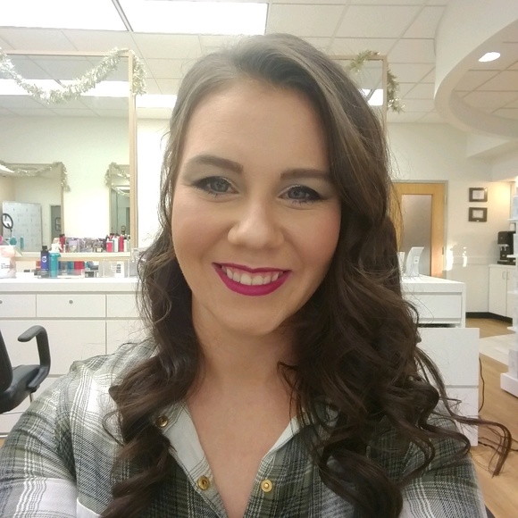 Profile Picture of Jessy Chisholm (@jechis0) on Poshmark