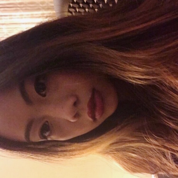 Profile Picture of Sarah Cruz (@sarah00cruz) on Poshmark