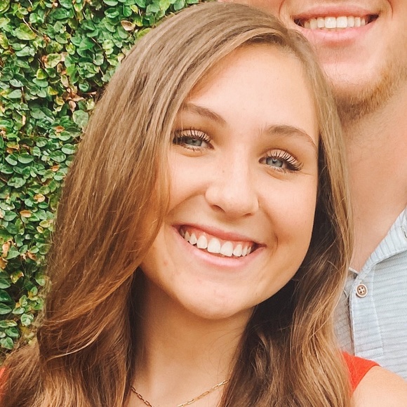 Profile Picture of Madi Felts (@madfelts) on Poshmark