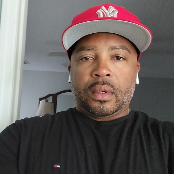 Profile Picture of Dwight Foster (@dwightfoster) on Poshmark