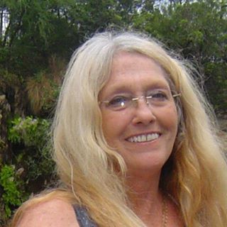 Profile Picture of Lois Eyvone Cahoone (@loiseyvone.cahoone) on Facebook