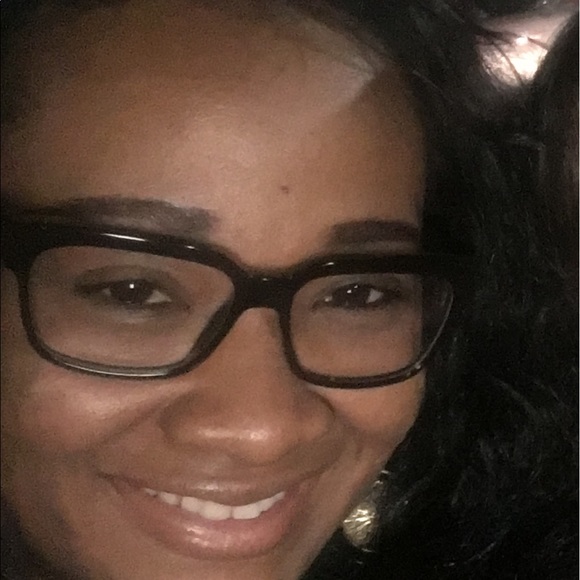 Profile Picture of Tiffany Higgenbottom (@thiggenbottom) on Poshmark