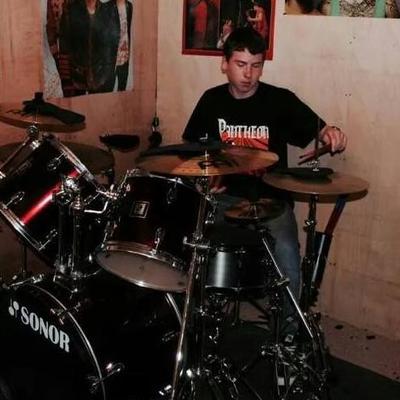 Profile Picture of Peter Riggs (@riggsthedrummer) on Twitter