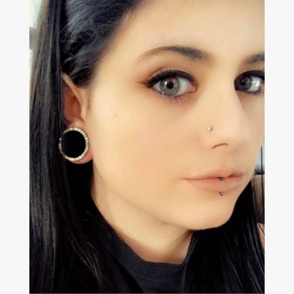 Profile Picture of Cassie Brien (@cassiebrien) on Poshmark