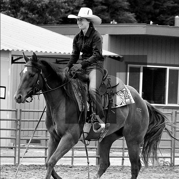 Profile Picture of Julia Lipson (@juless1111) on Poshmark