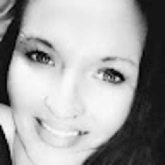 Profile Picture of Kelly katelyne Mccallum (@kelly2detail) on Poshmark