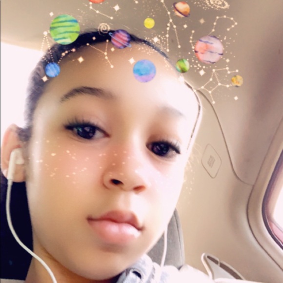 Profile Picture of Alexa Ferguson (@vvlexi) on Poshmark