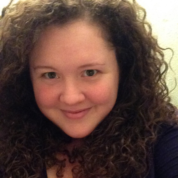 Profile Picture of Amanda Magee (@mandie0218) on Poshmark