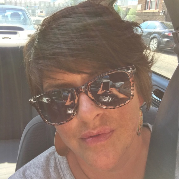 Profile Picture of Dawn Ruedy (@sunnydruedy) on Poshmark