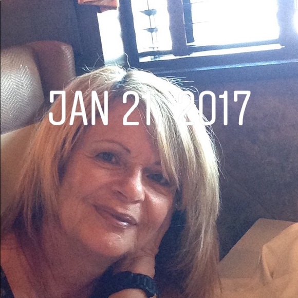 Profile Picture of Denise Policano (@alsgalfl) on Poshmark