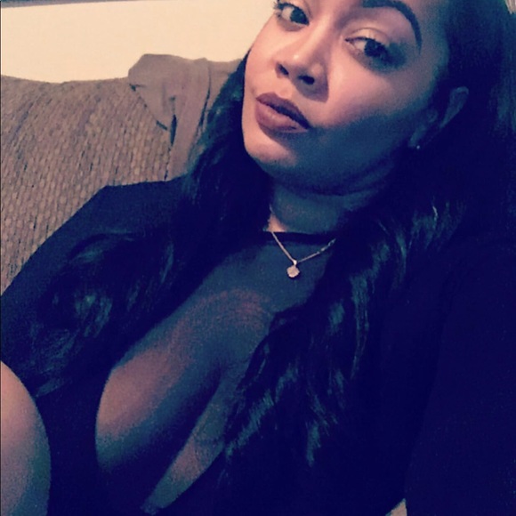 Profile Picture of Andrenet Wesley (@netstuff) on Poshmark