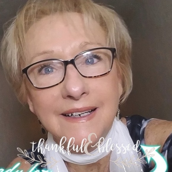 Profile Picture of Joyce Eckelbarger (@ade_jae) on Poshmark