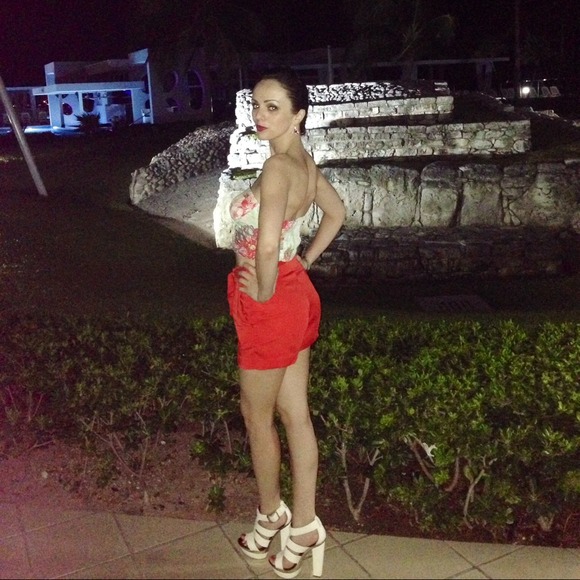 Profile Picture of Natalya Ivanyuk (@natalialexandra) on Poshmark