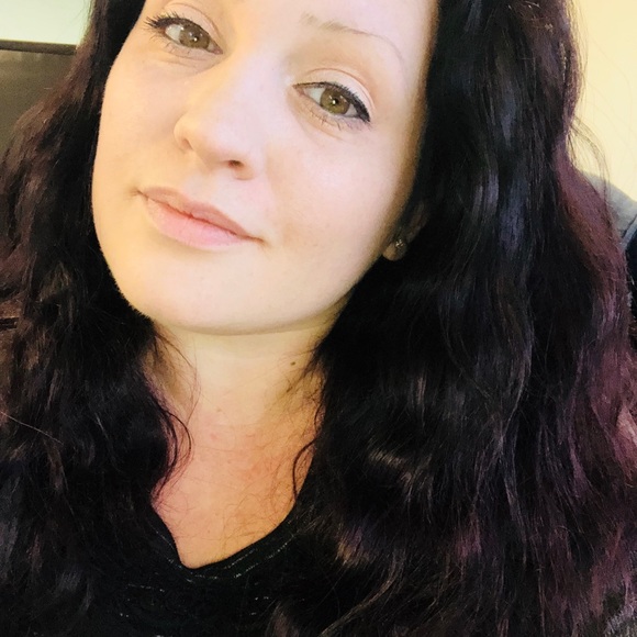 Profile Picture of Sara Minski (@sminski334) on Poshmark