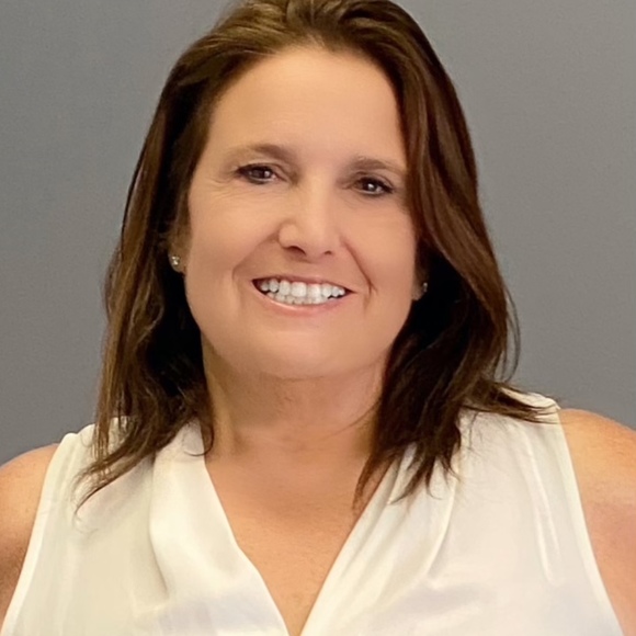 Profile Picture of Christine Schopfer (@c_schopfer) on Poshmark