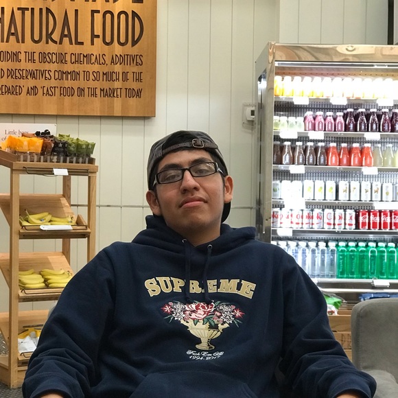 Profile Picture of David Mendoza (@david_m10) on Poshmark