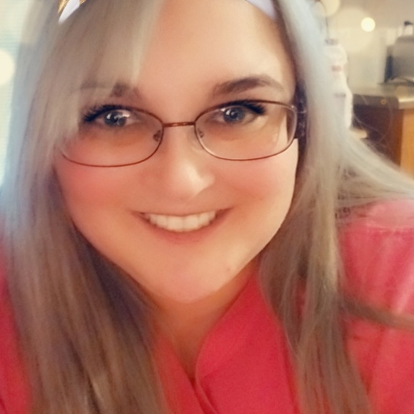 Profile Picture of Rachel Knauber (@knauberrn) on Poshmark