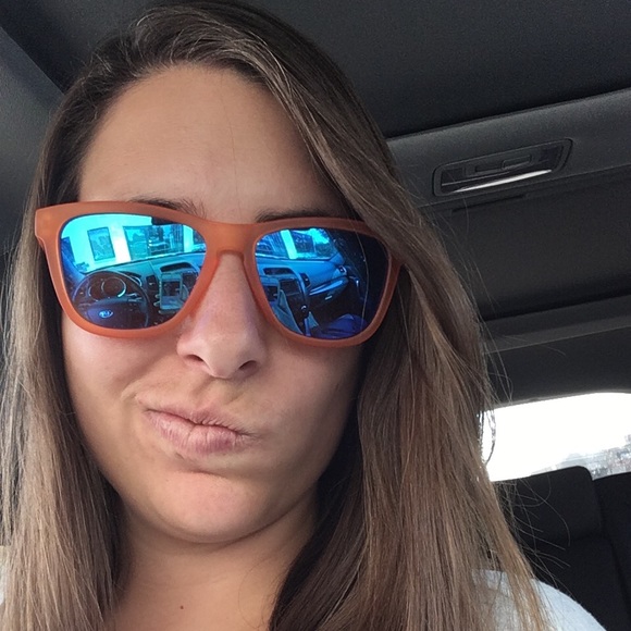 Profile Picture of Laura Laughlin (@llaugh89) on Poshmark