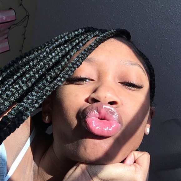 Profile Picture of Serenity Anderson (@serenity256308) on Poshmark