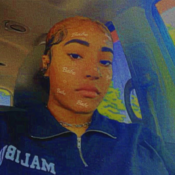 Profile Picture of Christian Wiggins (@wigginschrisi55) on Poshmark