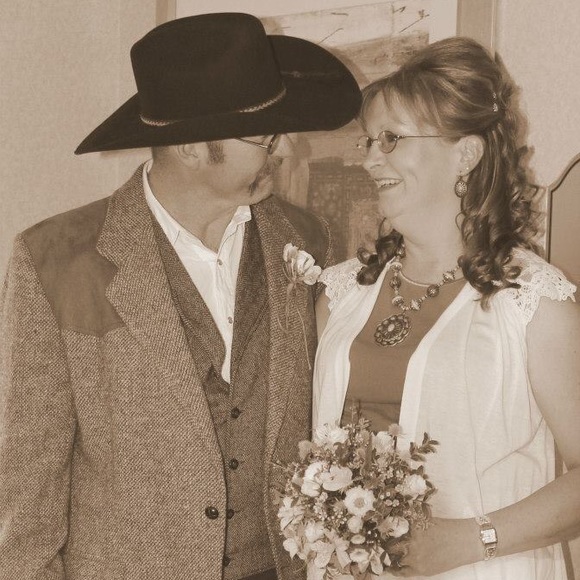 Profile Picture of Janice Hooker (@cwgrl0908) on Poshmark