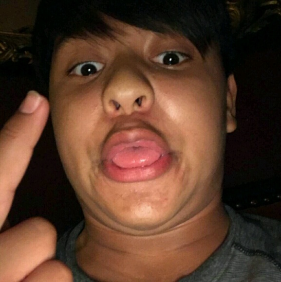 Profile Picture of Michael Lopez (@justabrokeboy) on Poshmark