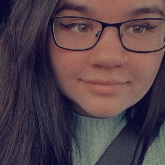 Profile Picture of Allison Paul (@allyboo522) on Poshmark
