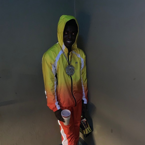 Profile Picture of James Wall (@jamesyagoof) on Poshmark