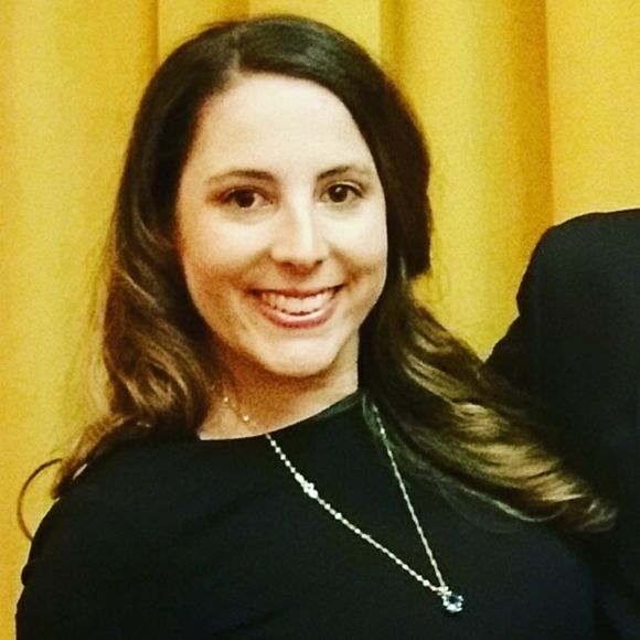 Profile Picture of Mia Mogavero (@mia_d_mogavero) on Poshmark