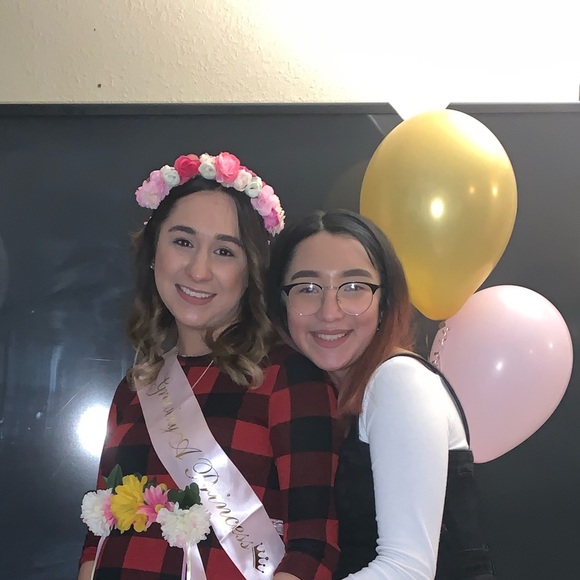 Profile Picture of Ivanee Deanda (@shopiandd) on Poshmark