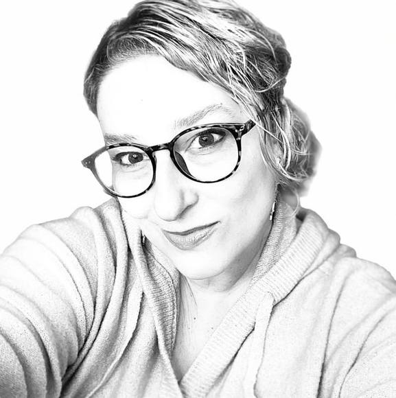 Profile Picture of Lisa Napolitano-schwerdt (@lschwerdt) on Poshmark