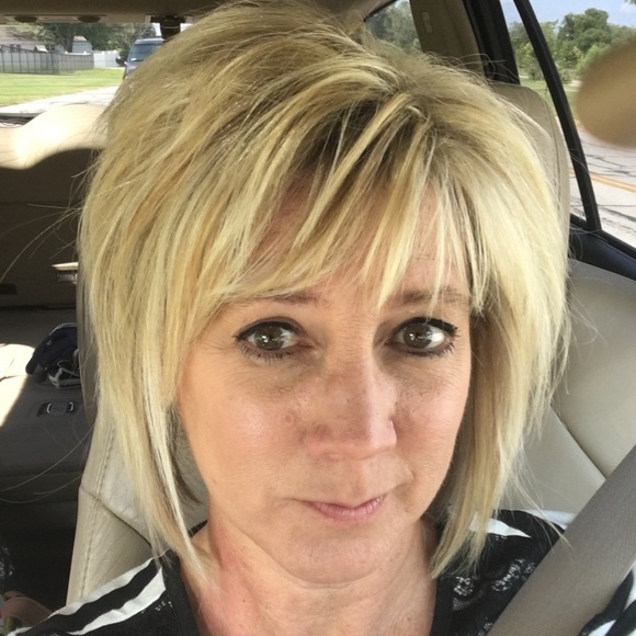 Debbie Harlen - Poshmark Profile Picture of Debbie Harlen (@dharlen) on Poshmark