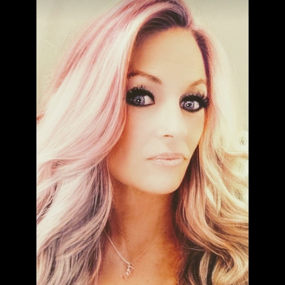 Profile Picture of Denease Rowe (@dlavrar14) on Poshmark