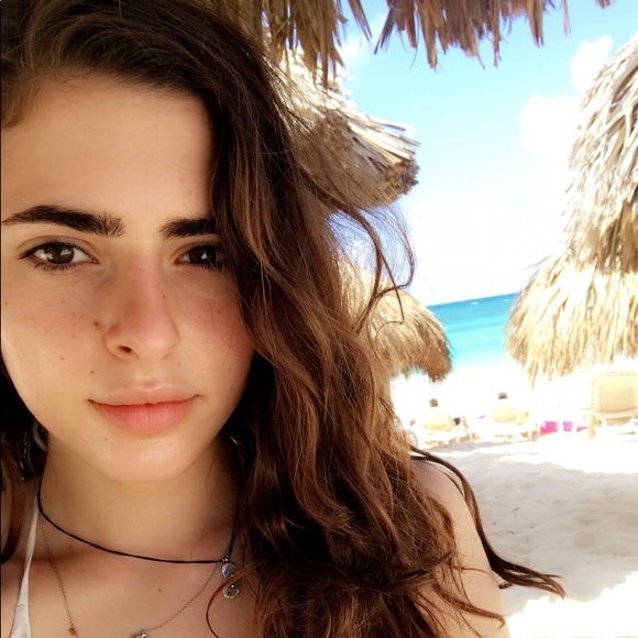 Profile Picture of Annie Loduca (@loducaal) on Poshmark