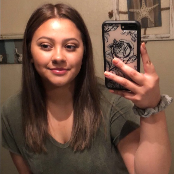 Profile Picture of Analyse Kleitz (@analysekleitz) on Poshmark