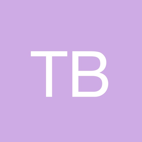 Profile Picture of Taylor Basinger (@basingertaylor) on Poshmark
